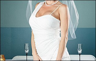 Gorgeous bride Veronica Avluv strips and presents her body