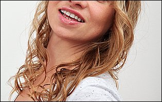 Olga Cabaeva dildofucks her cunt