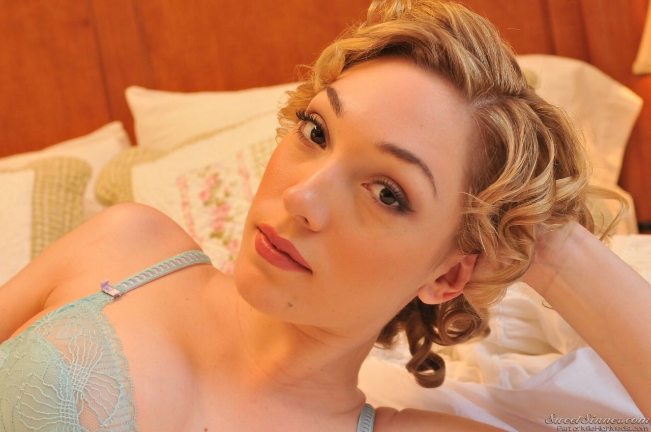 Lily labeau - siblings share bed in hotel