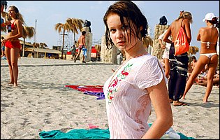 Cute teen Silvia B exposing her body on the beach