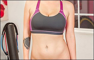 Beautiful sporty girl Noelle Easton loves to tease